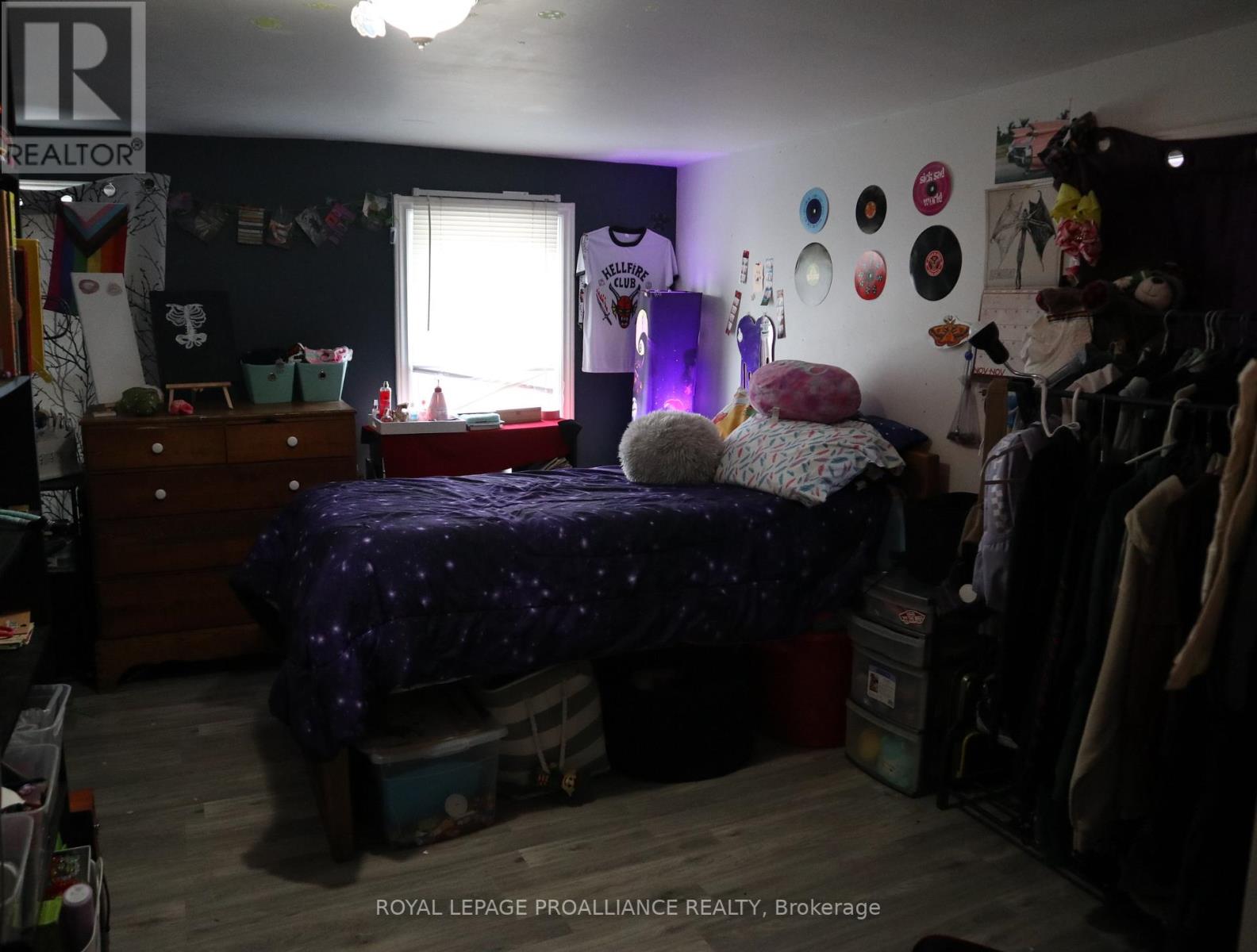 13 MURNEY ST