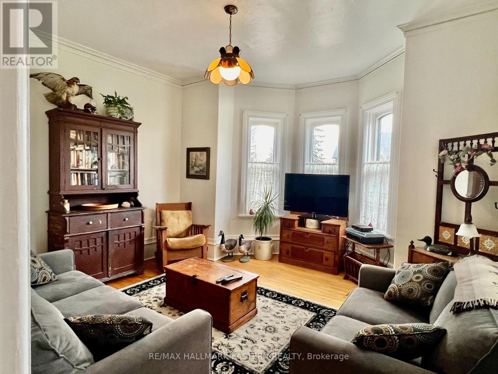 41 VICTORIA AVE N