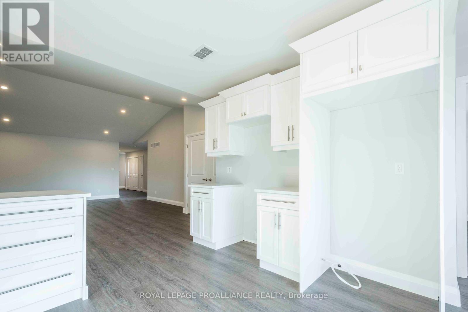 16 CLAYTON JOHN AVE