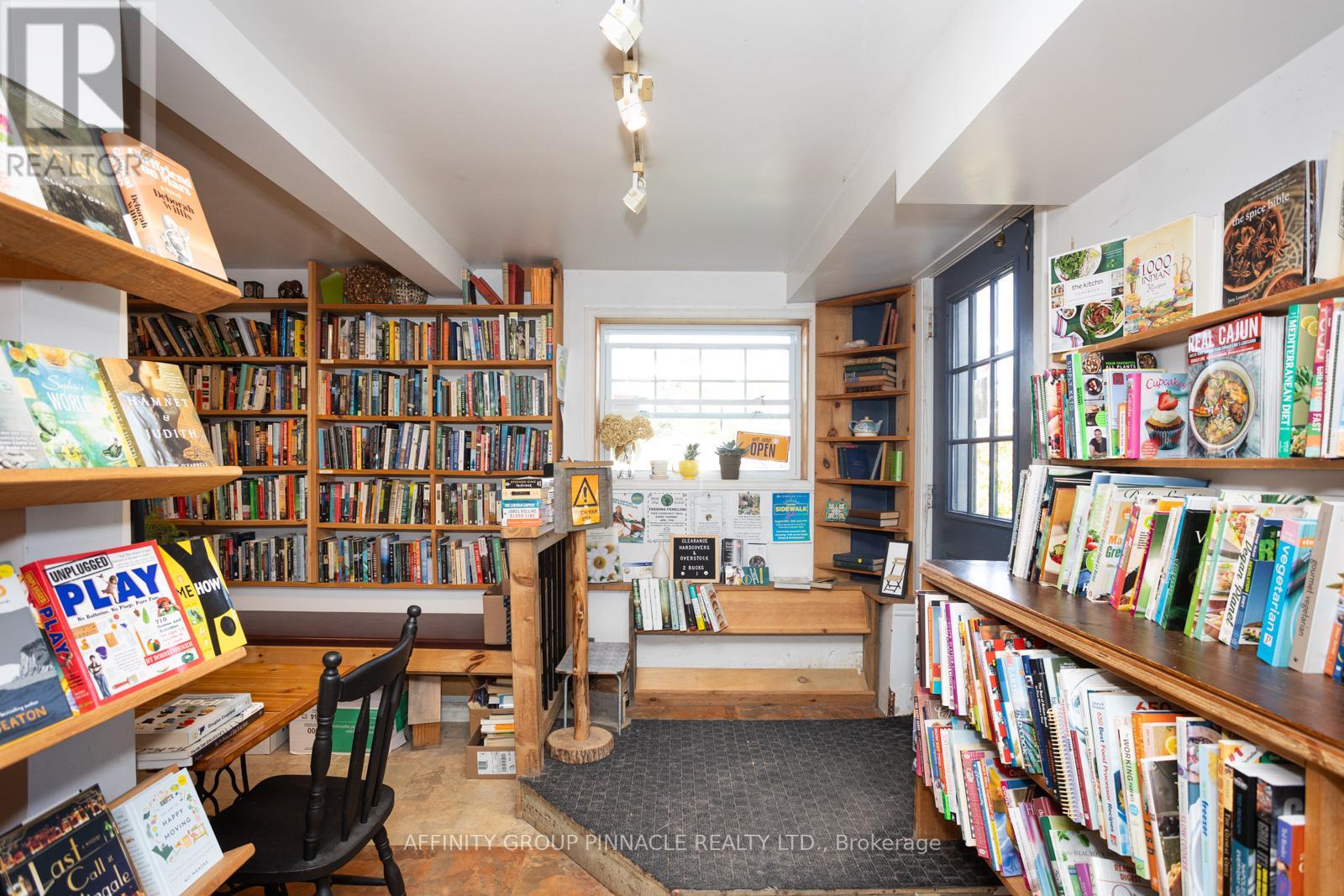 24 MARKET ST