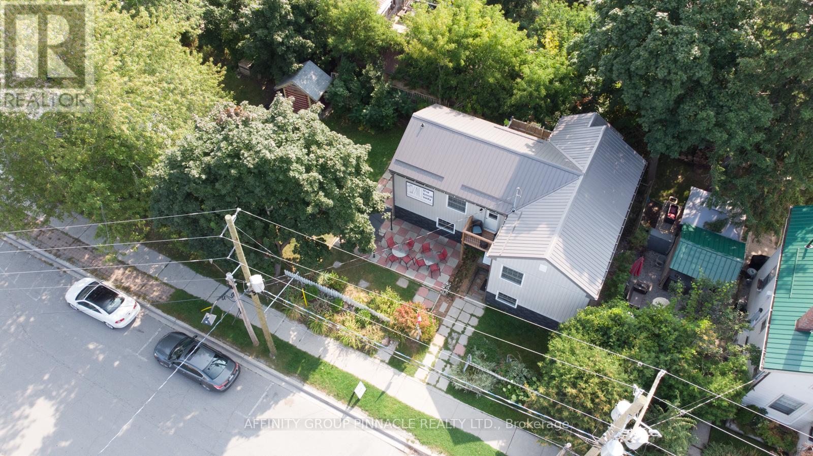 24 MARKET ST