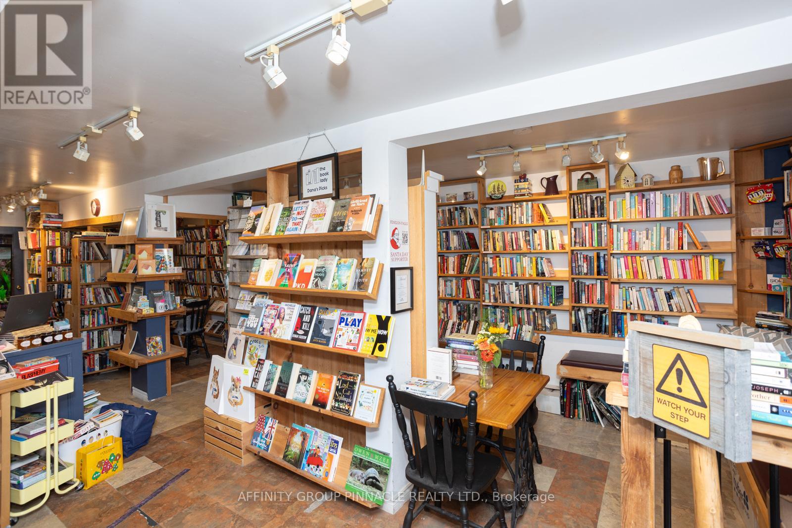 24 MARKET ST