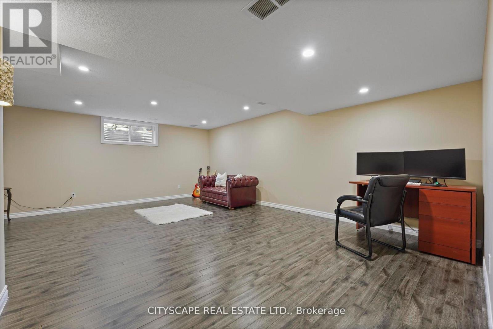 12 KINGFISHER CRT