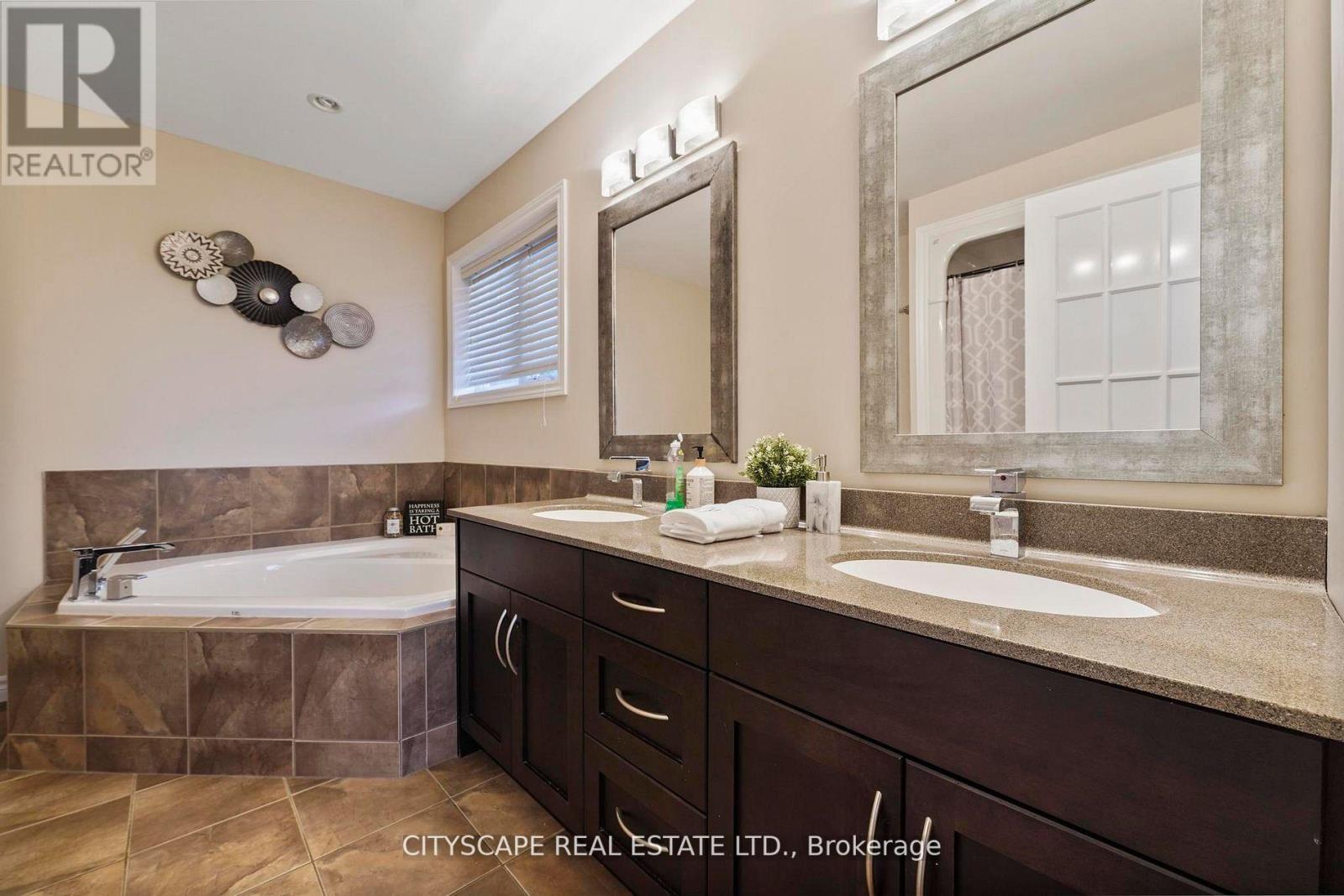 12 KINGFISHER CRT