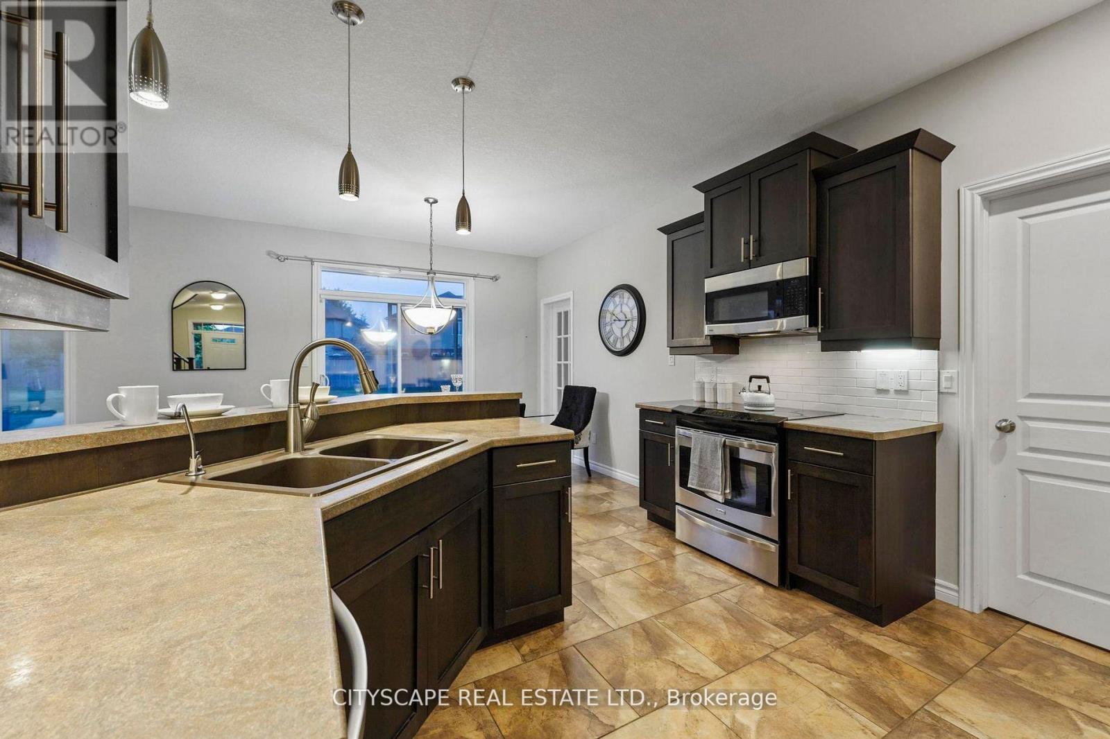 12 KINGFISHER CRT