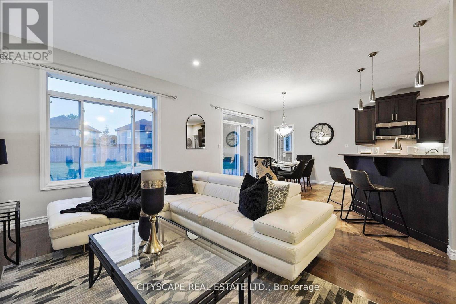 12 KINGFISHER CRT