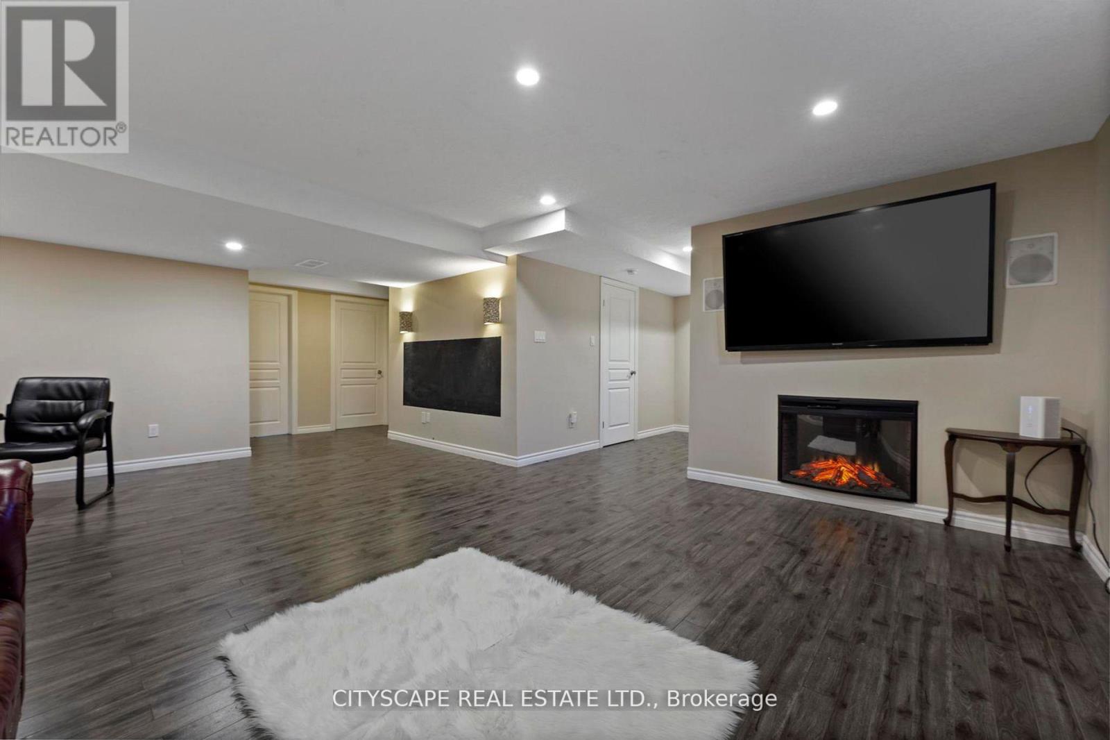 12 KINGFISHER CRT