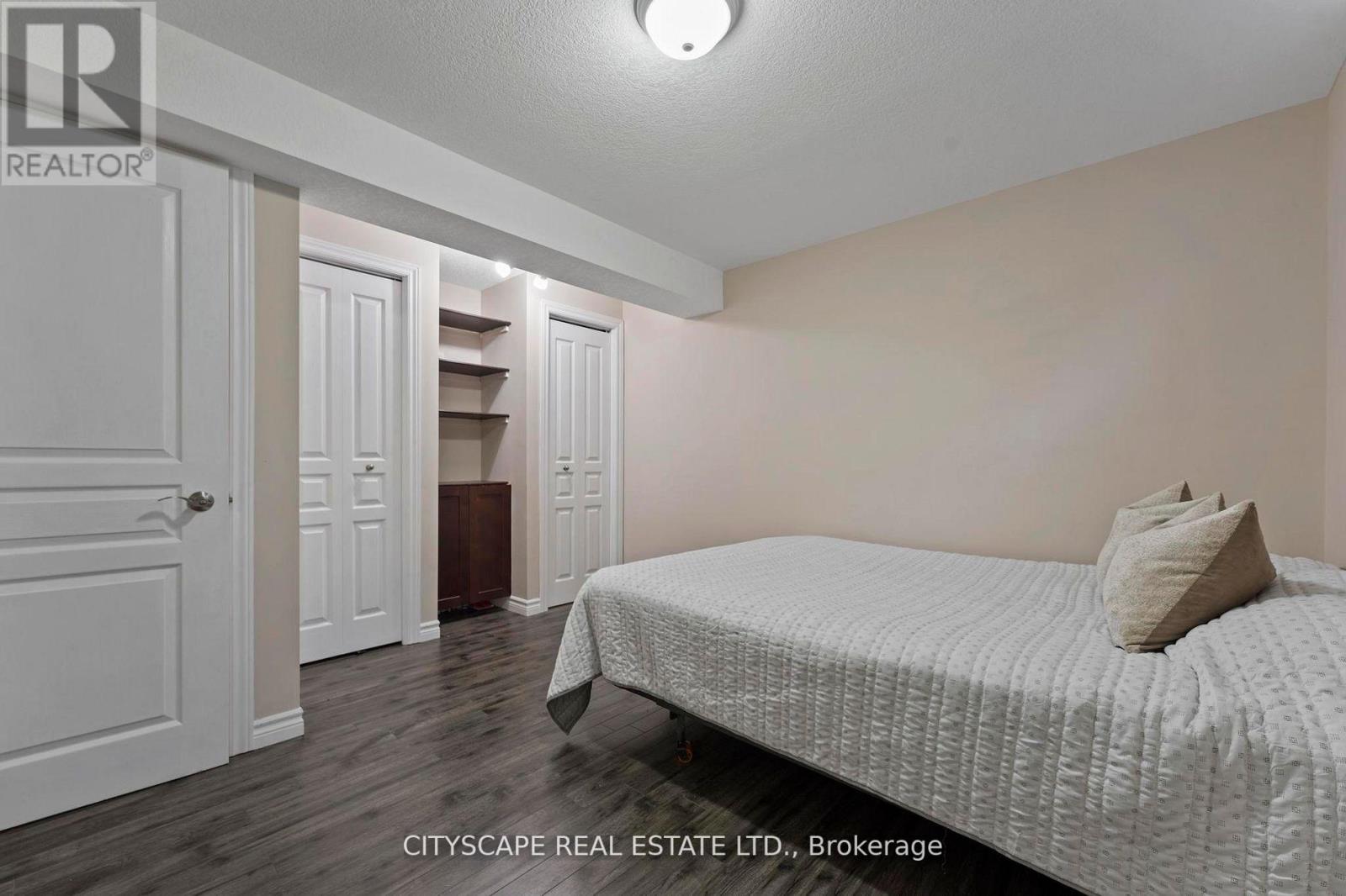 12 KINGFISHER CRT