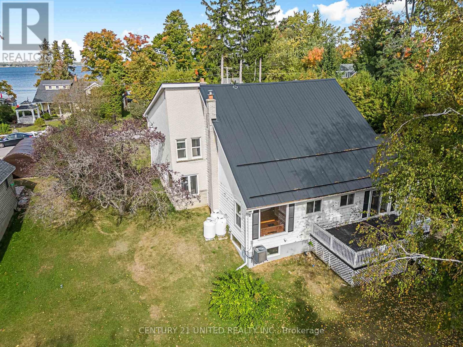 15 LESLIE FROST LANE