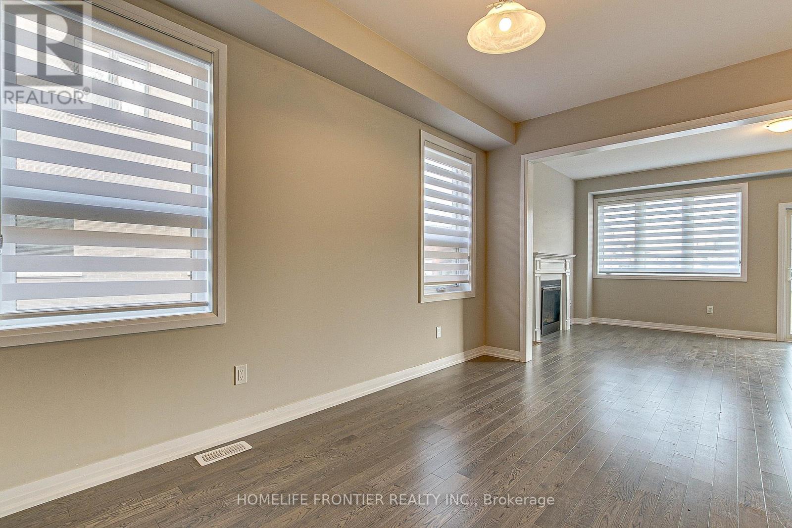 1131 EDINBURGH DR