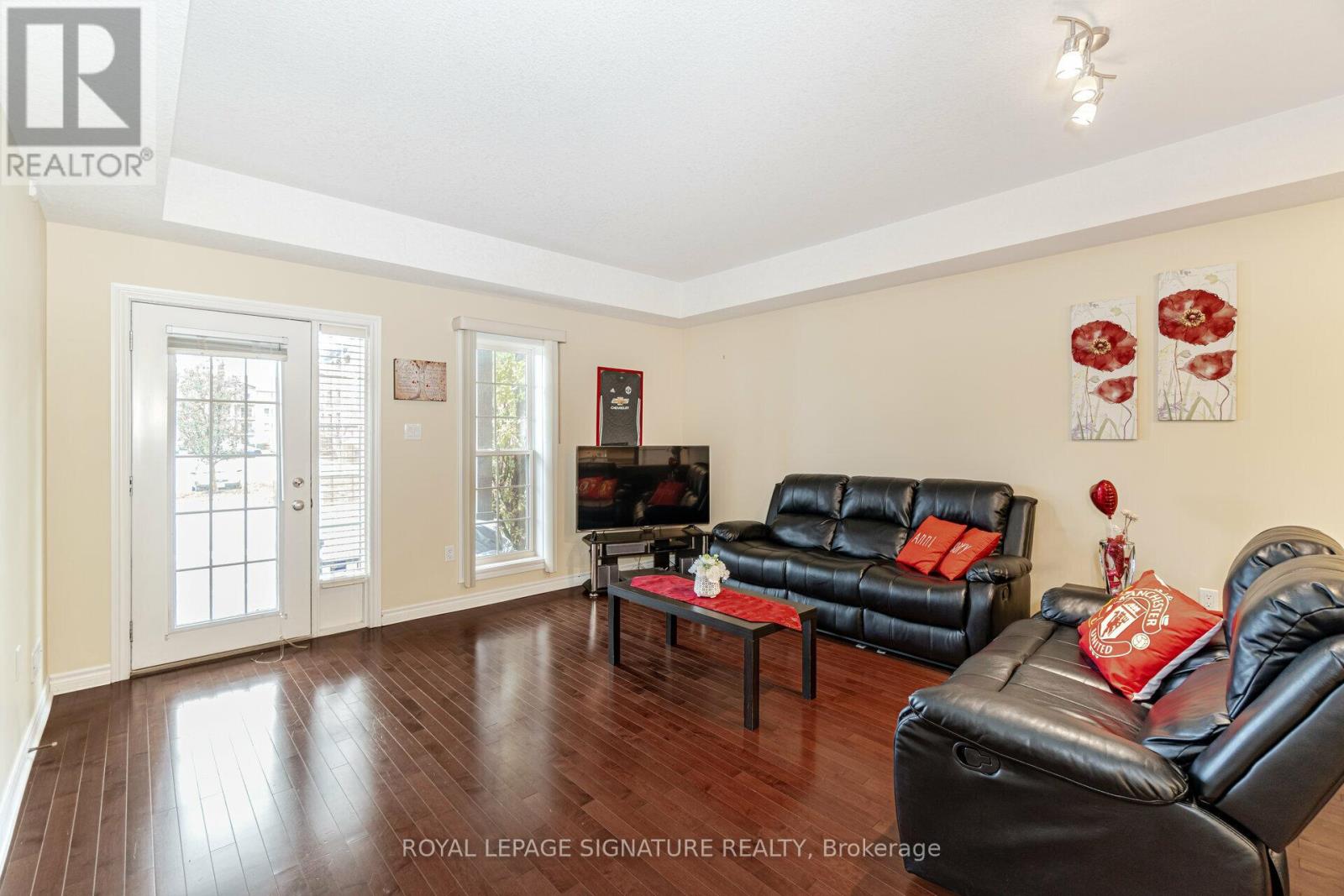 #6 -100 FREDERICK DR, #6