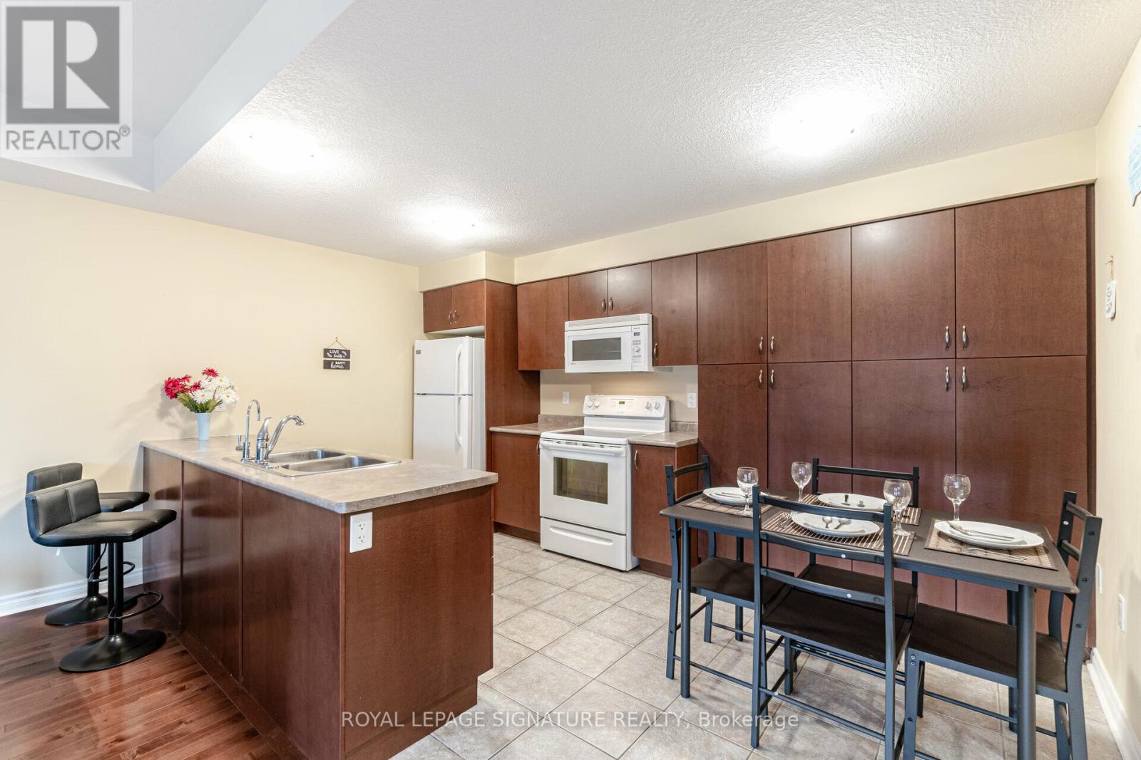 #6 -100 FREDERICK DR, #6