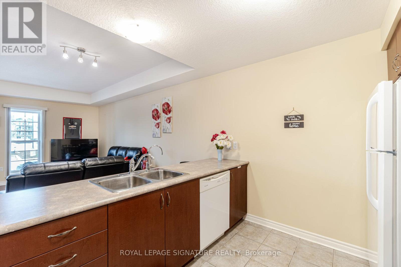#6 -100 FREDERICK DR, #6