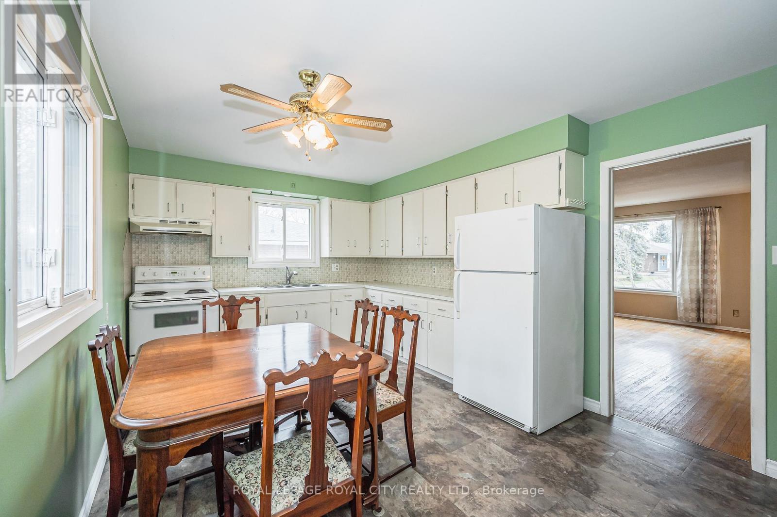 6 WINDERMERE CRT