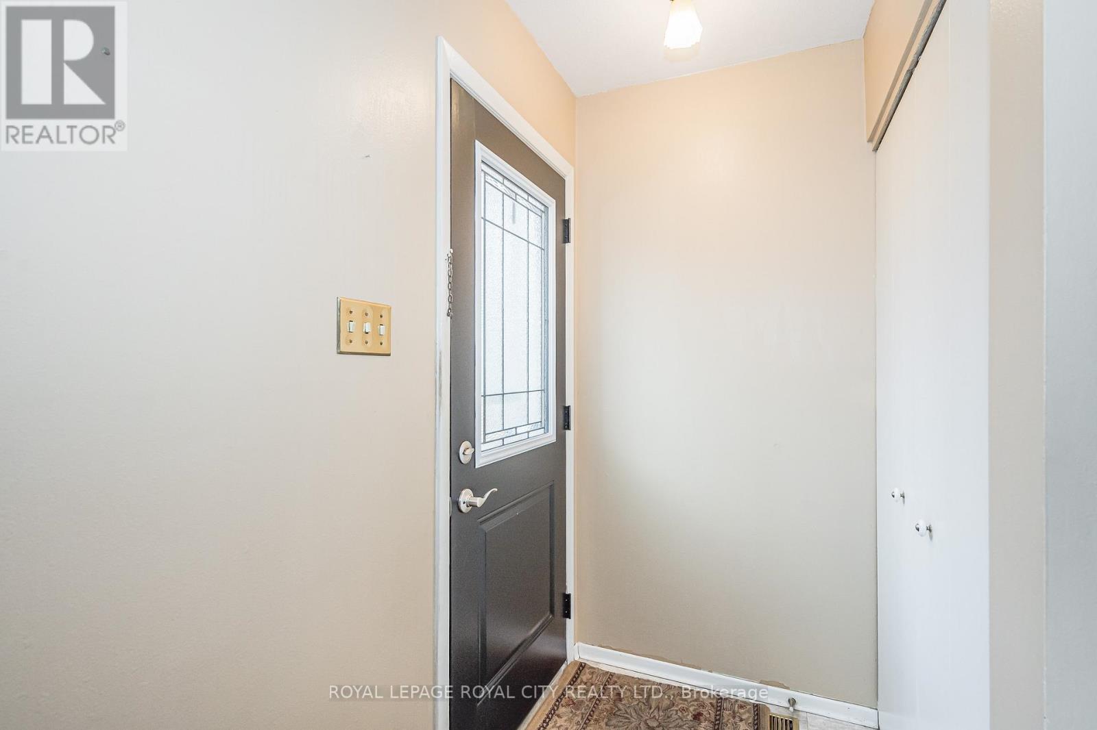 6 WINDERMERE CRT