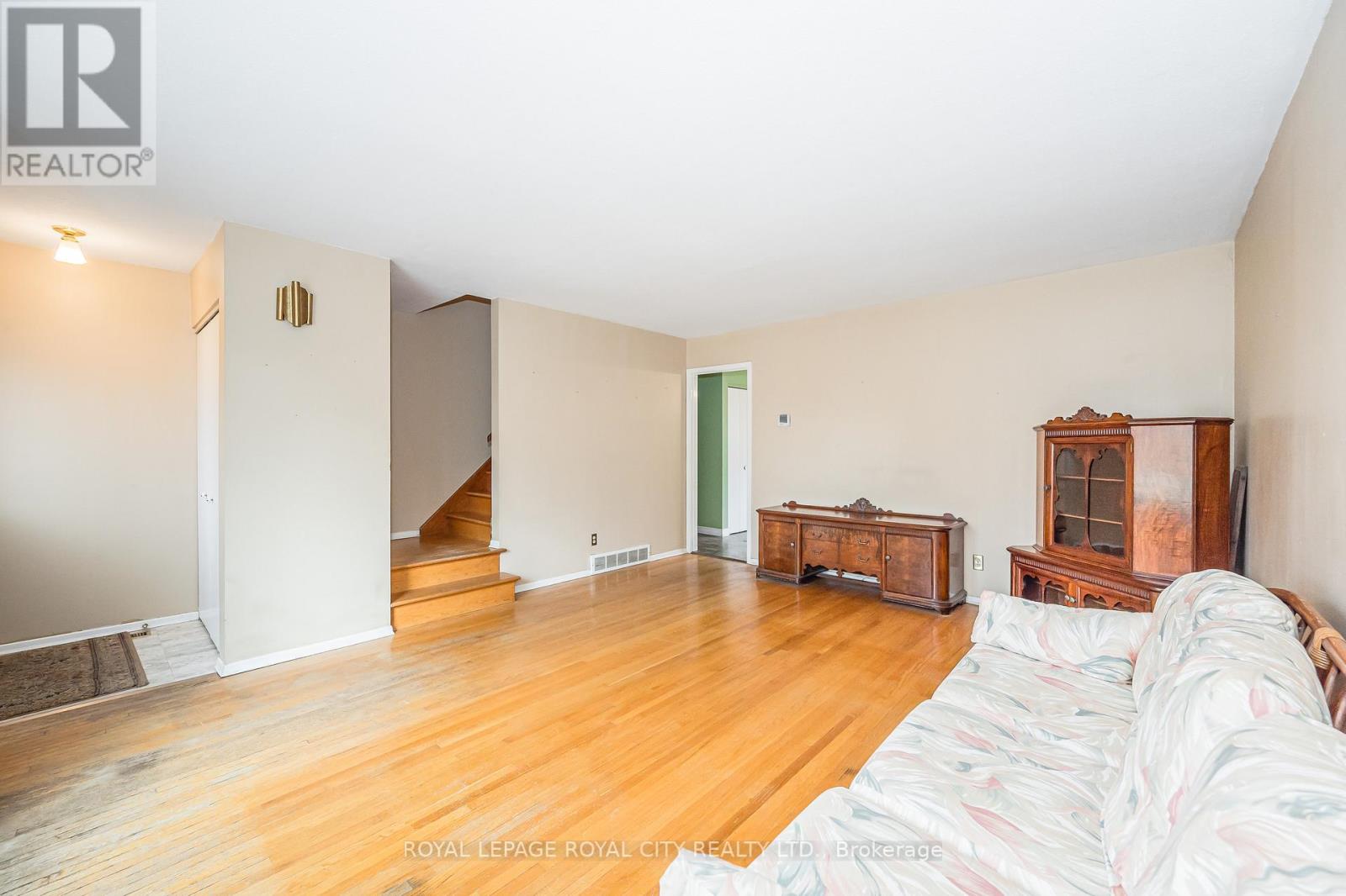 6 WINDERMERE CRT