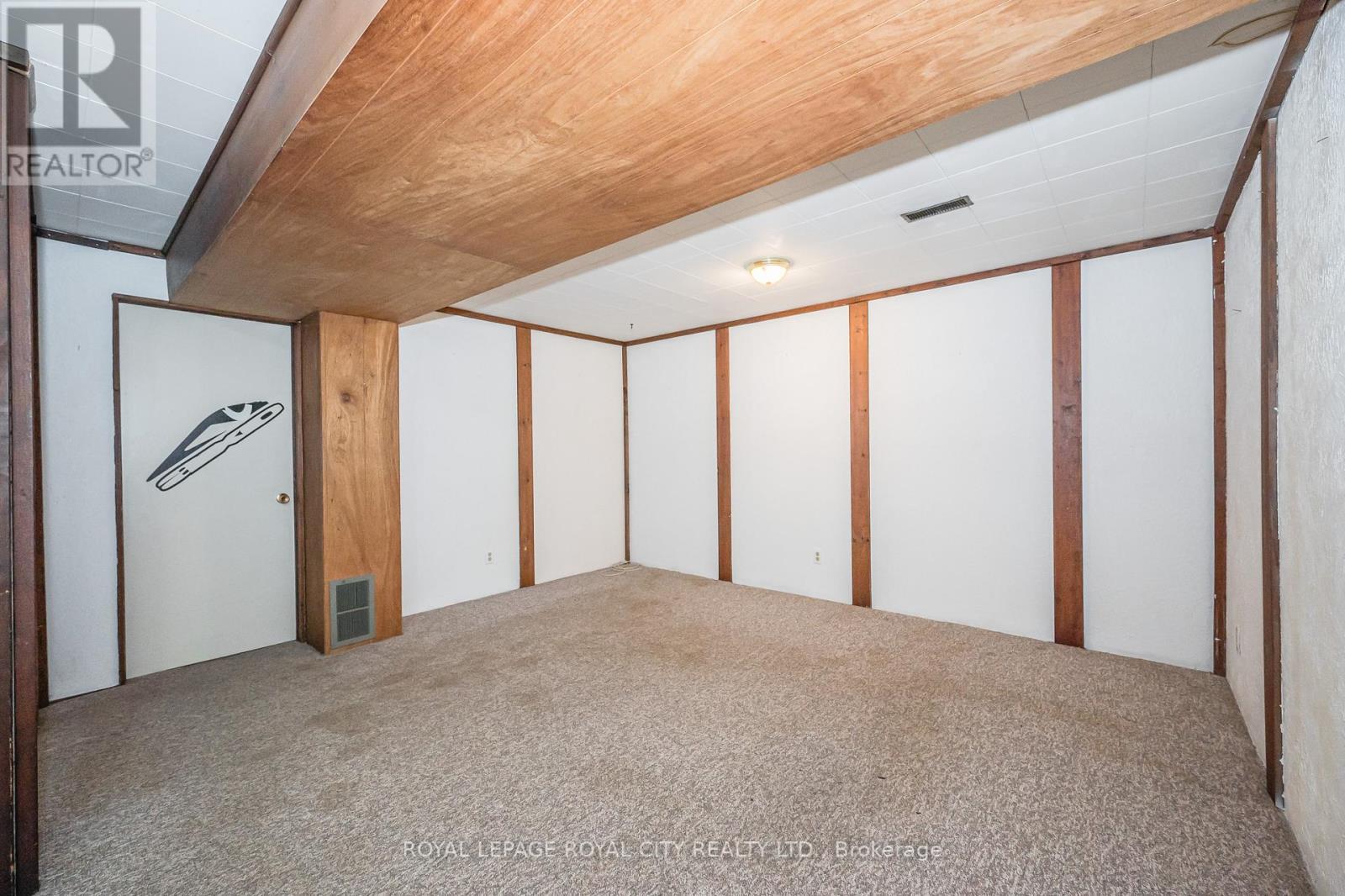 6 WINDERMERE CRT