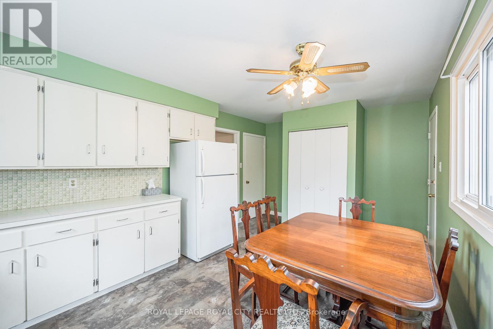 6 WINDERMERE CRT