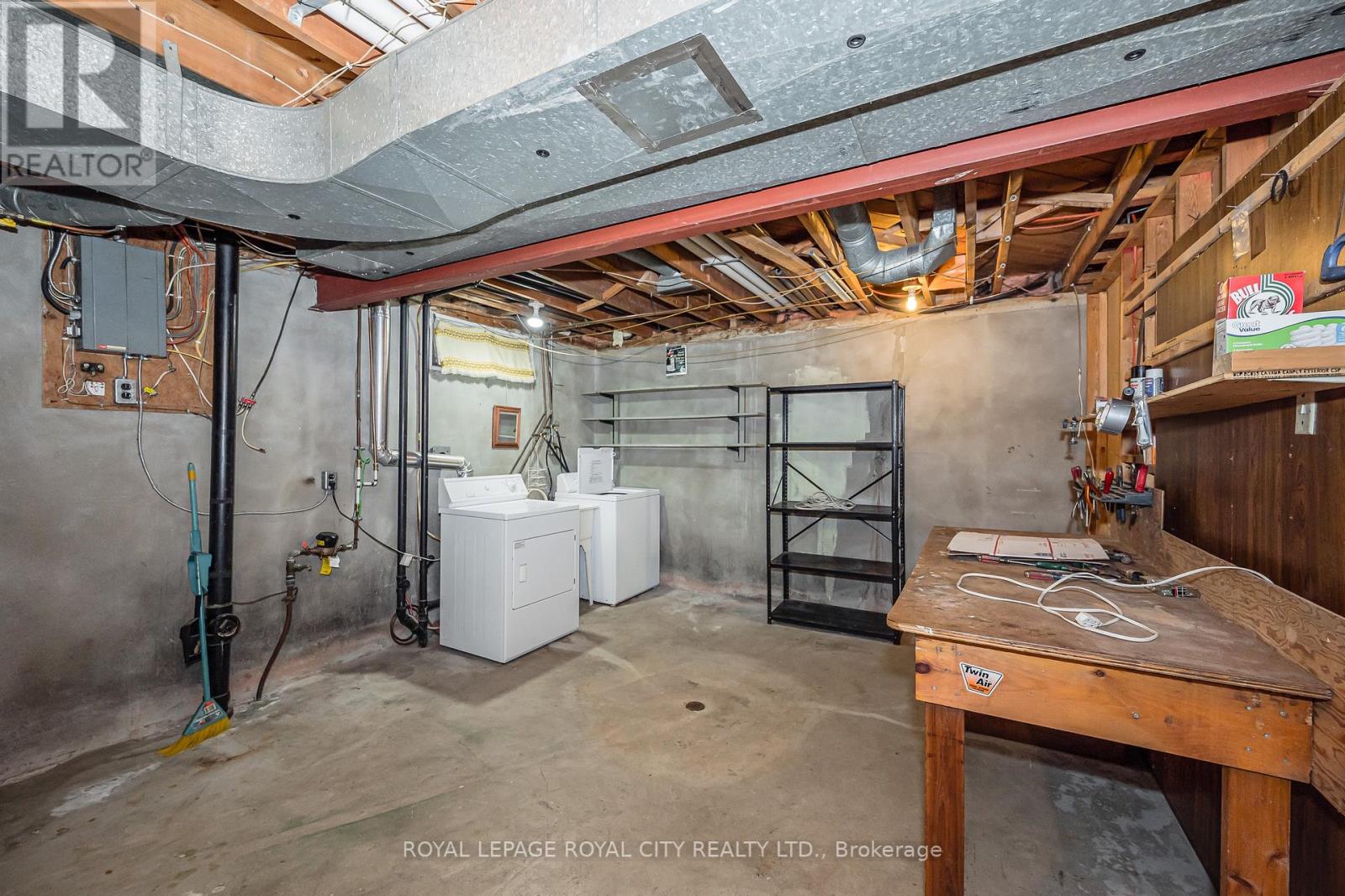 6 WINDERMERE CRT
