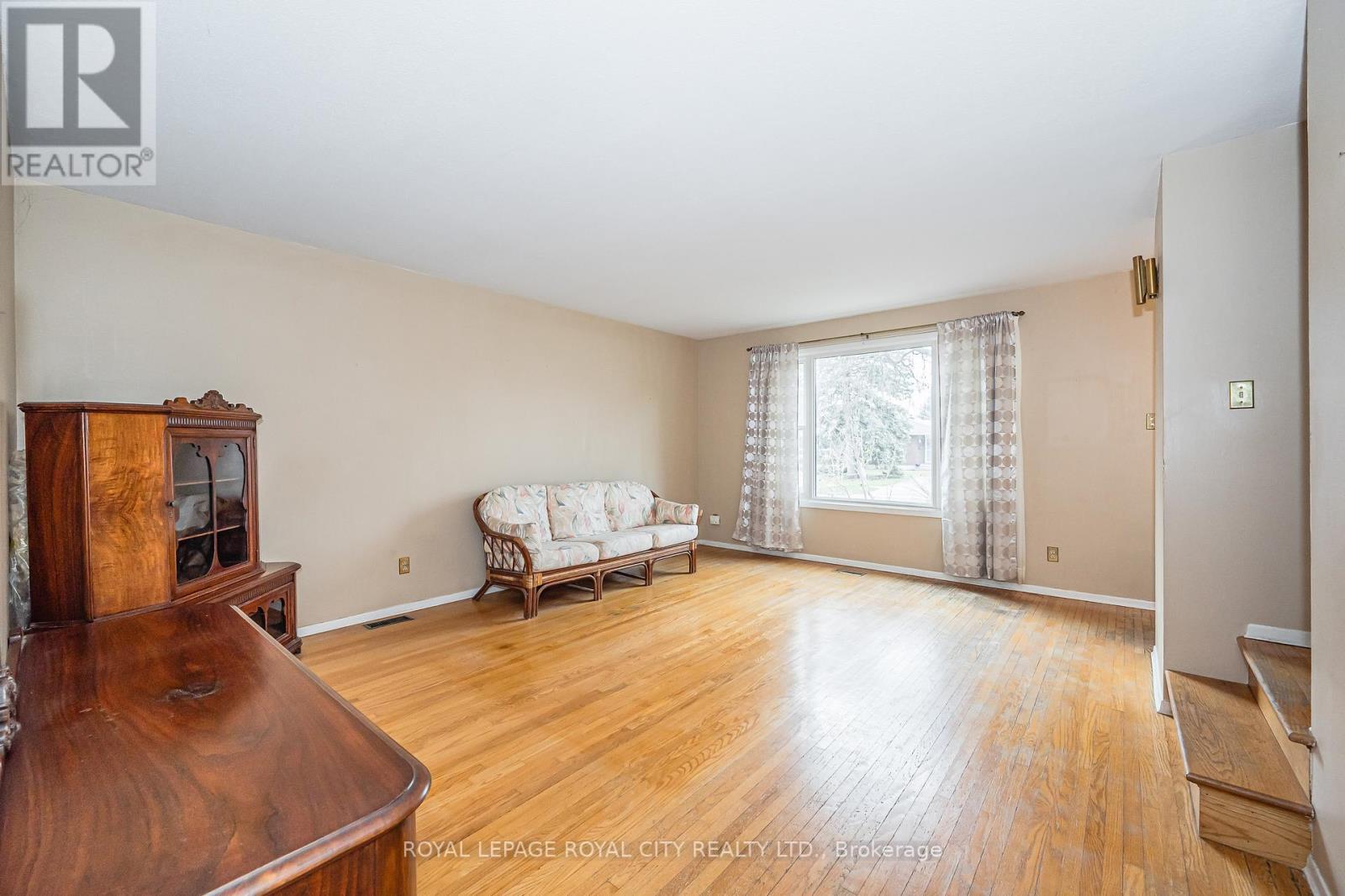 6 WINDERMERE CRT