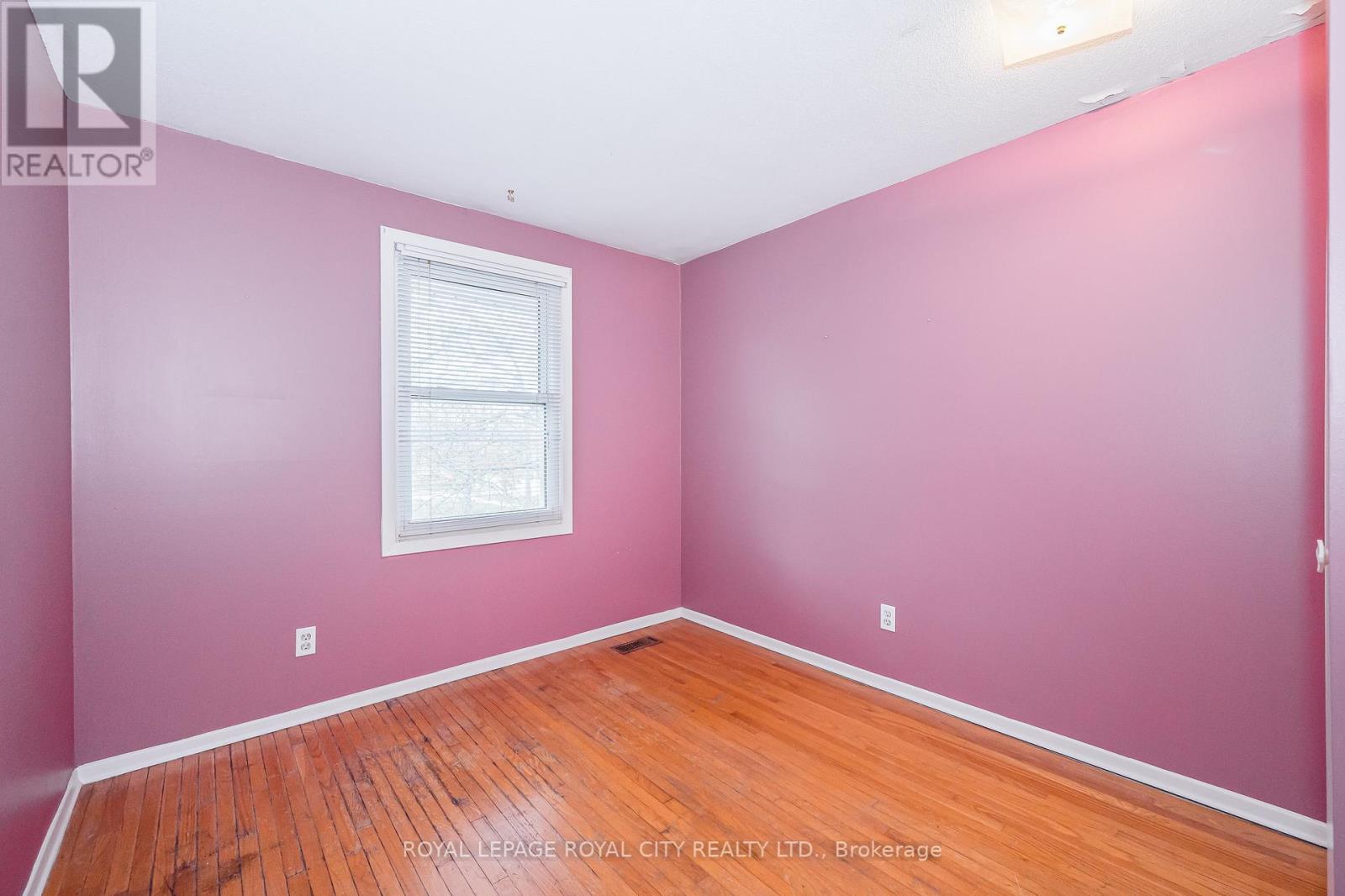6 WINDERMERE CRT