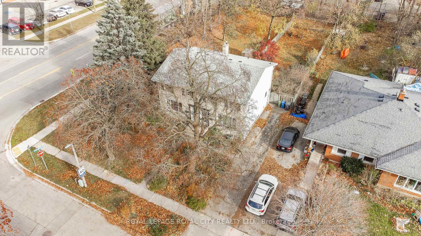6 WINDERMERE CRT