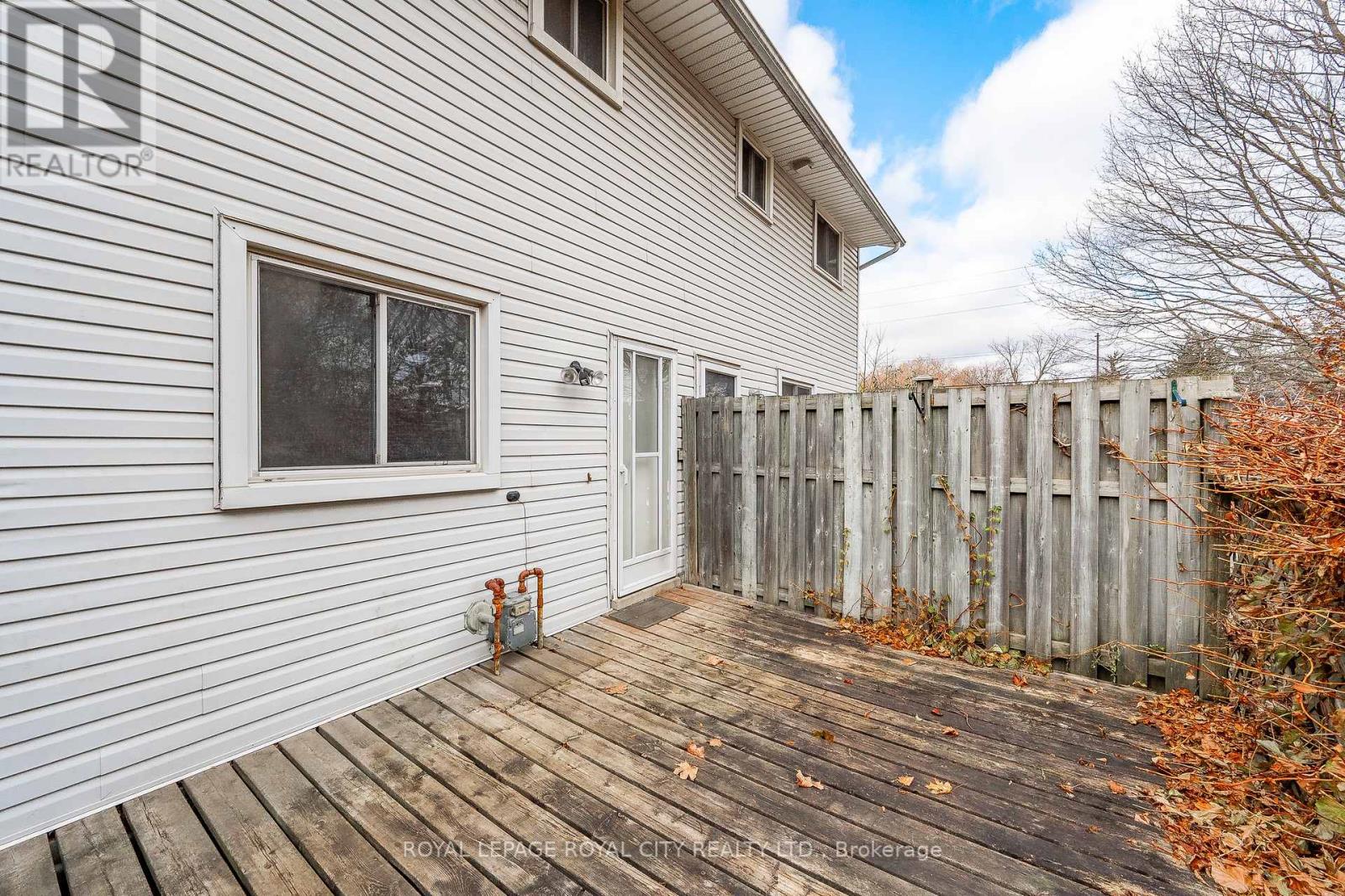 6 WINDERMERE CRT
