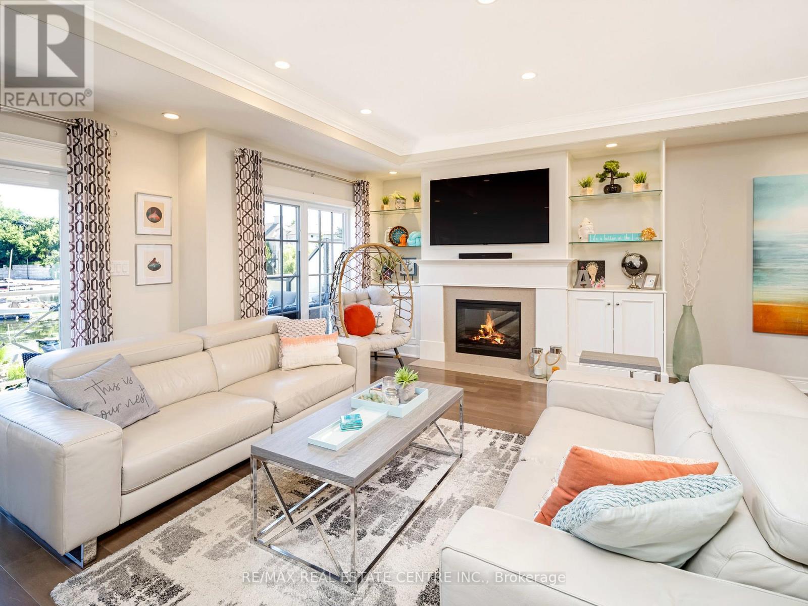 #18 -19 LAKE ST, #18