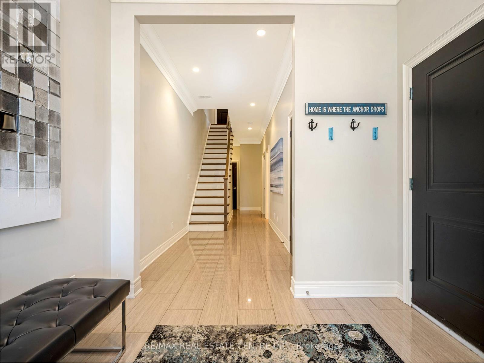 #18 -19 LAKE ST, #18