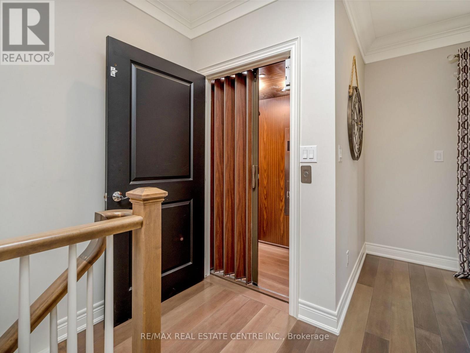 #18 -19 LAKE ST, #18