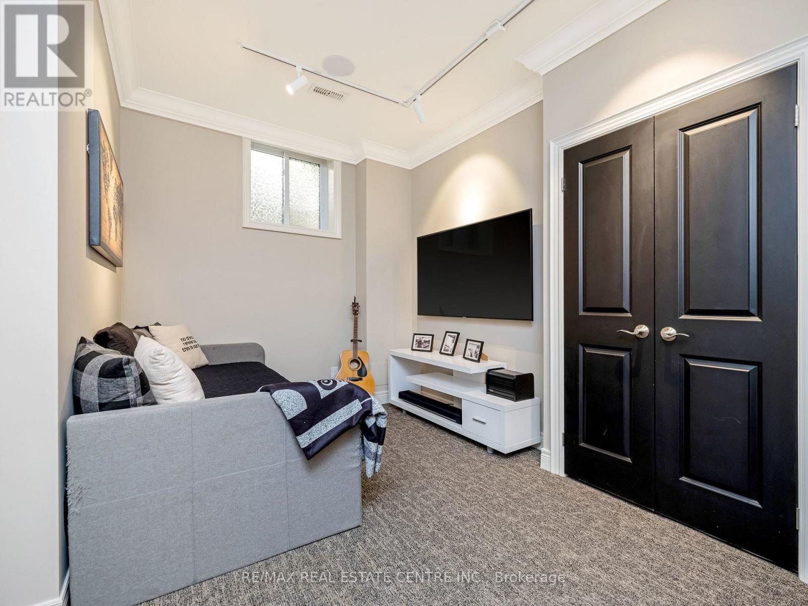 #18 -19 LAKE ST, #18