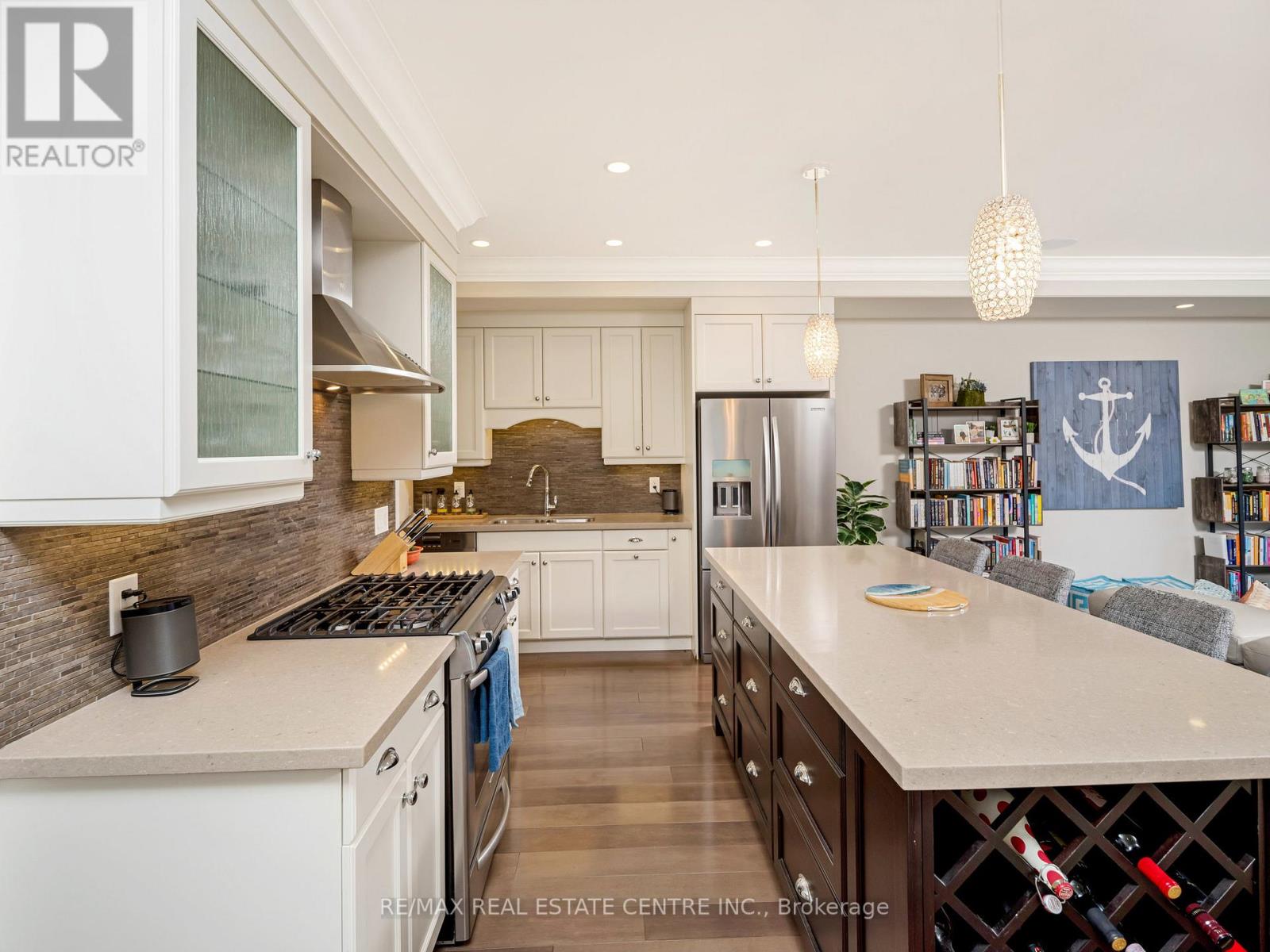 #18 -19 LAKE ST, #18