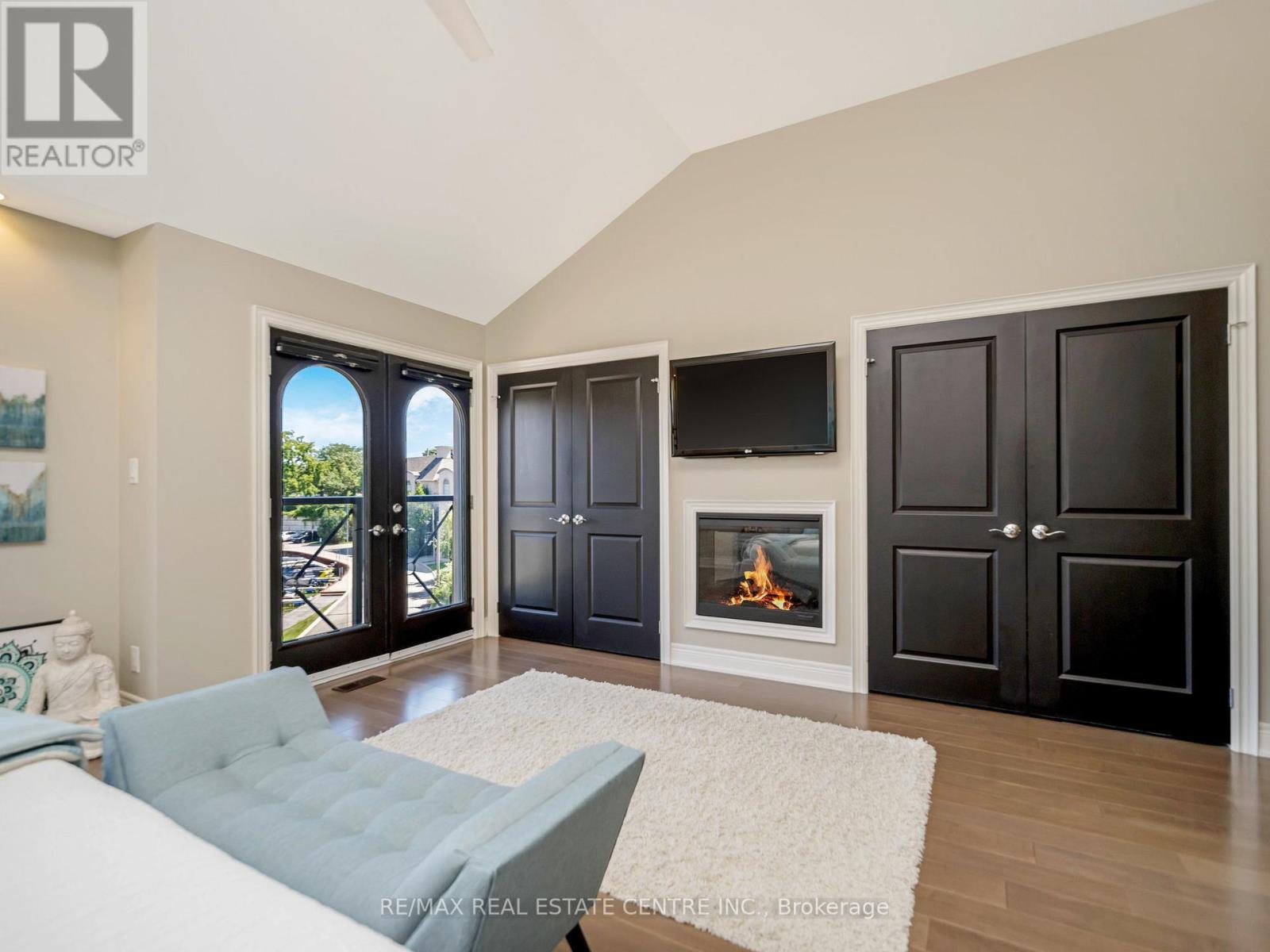 #18 -19 LAKE ST, #18
