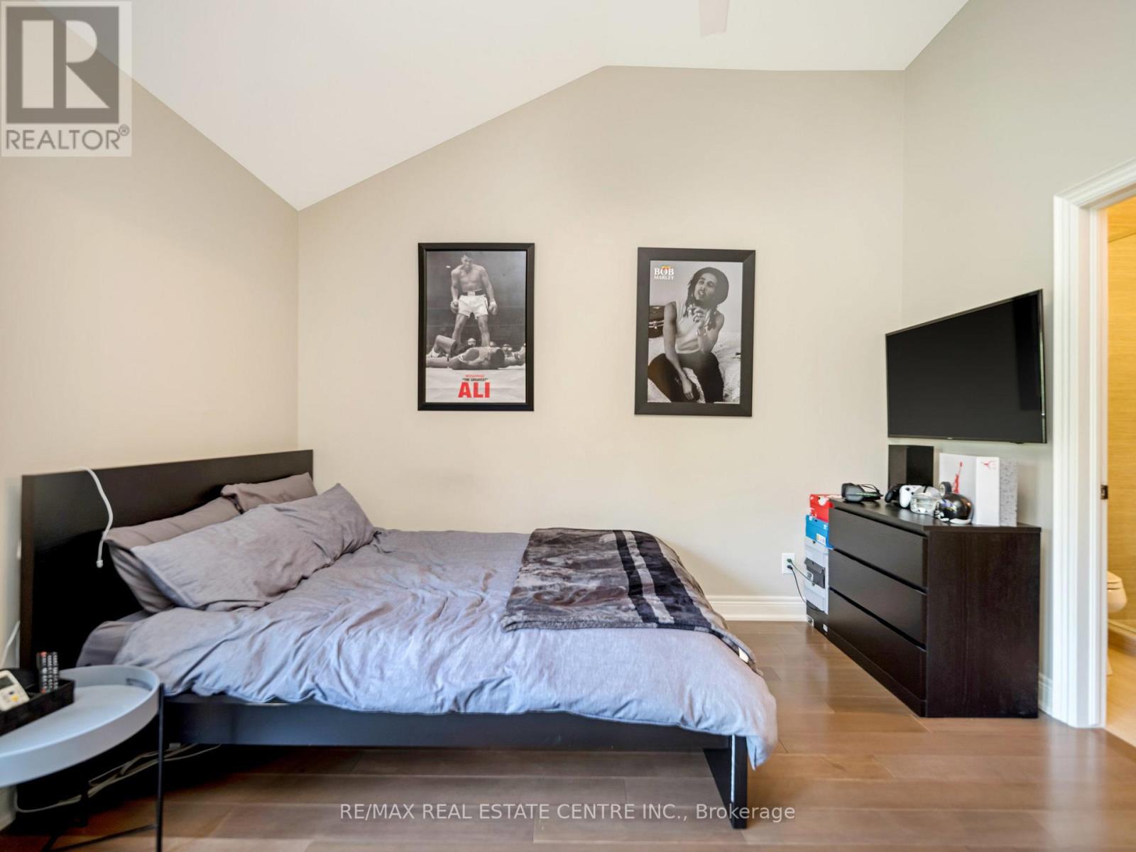 #18 -19 LAKE ST, #18