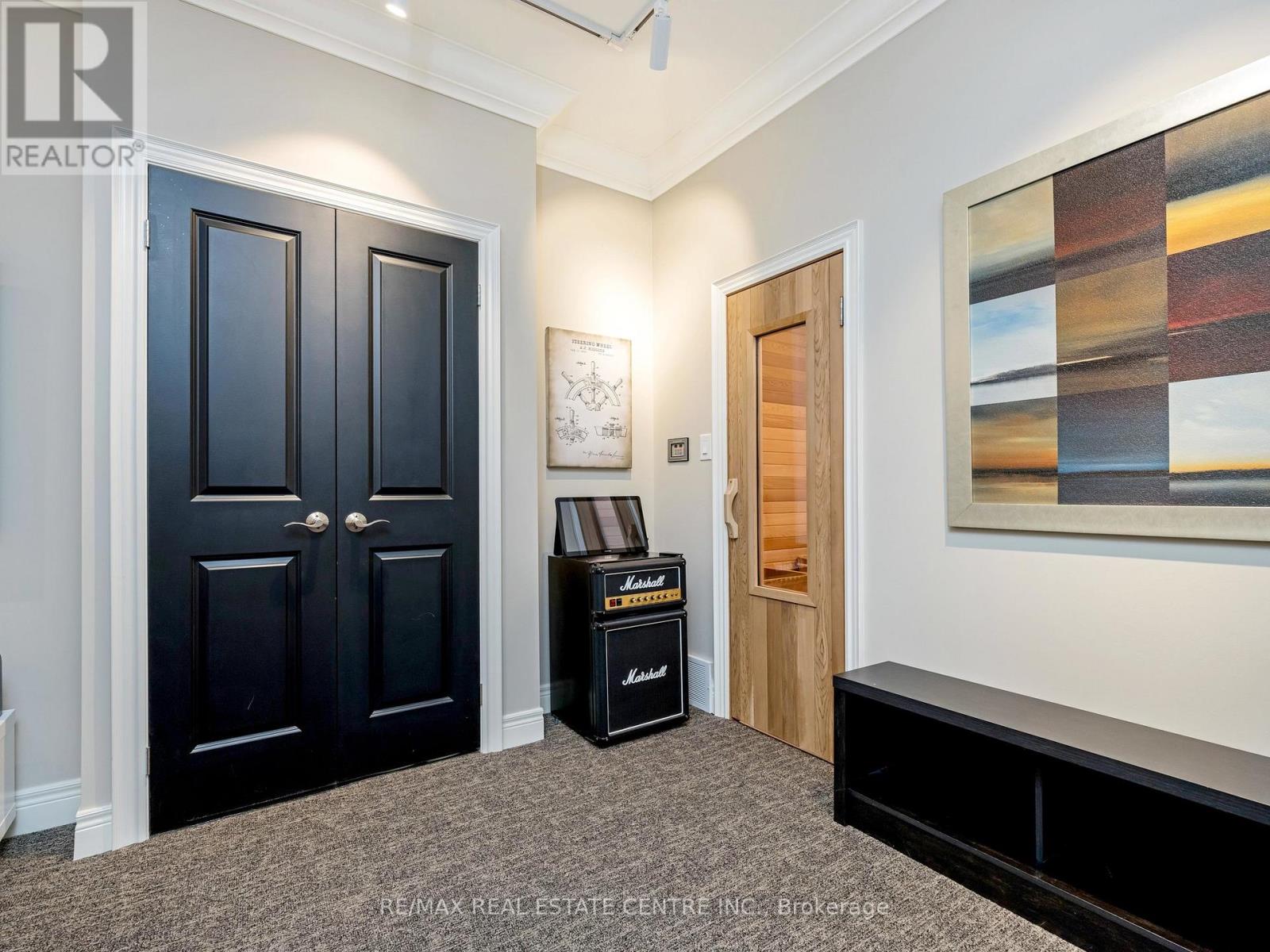#18 -19 LAKE ST, #18