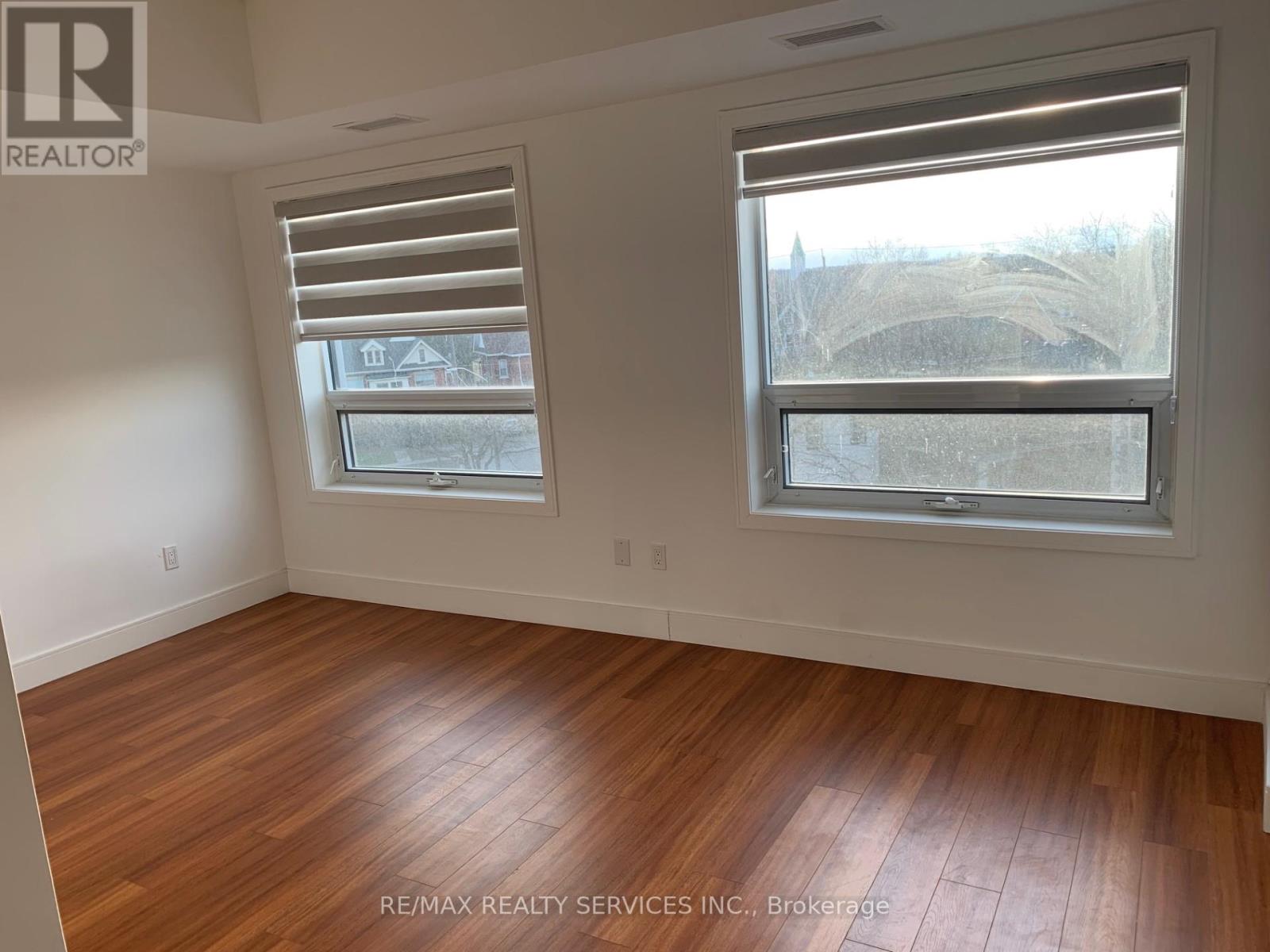 #402 -1 WELLINGTON ST, #402
