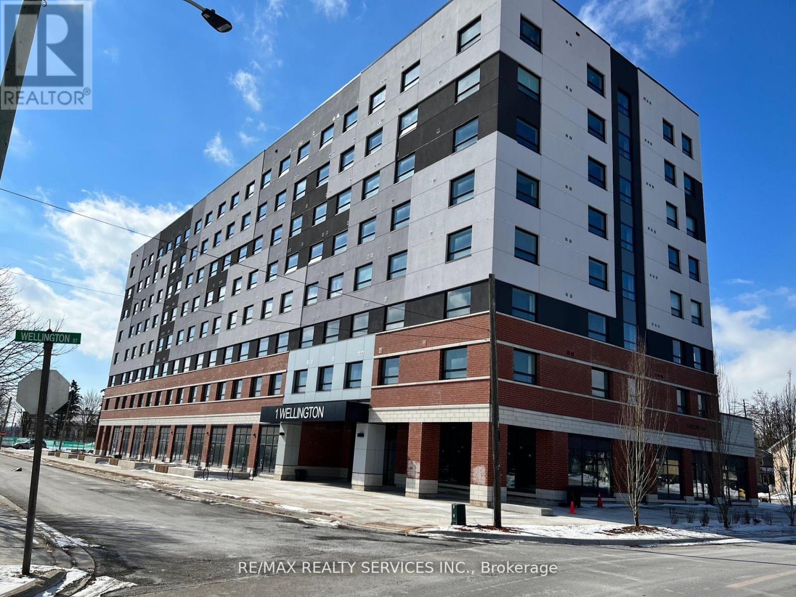#402 -1 WELLINGTON ST, #402