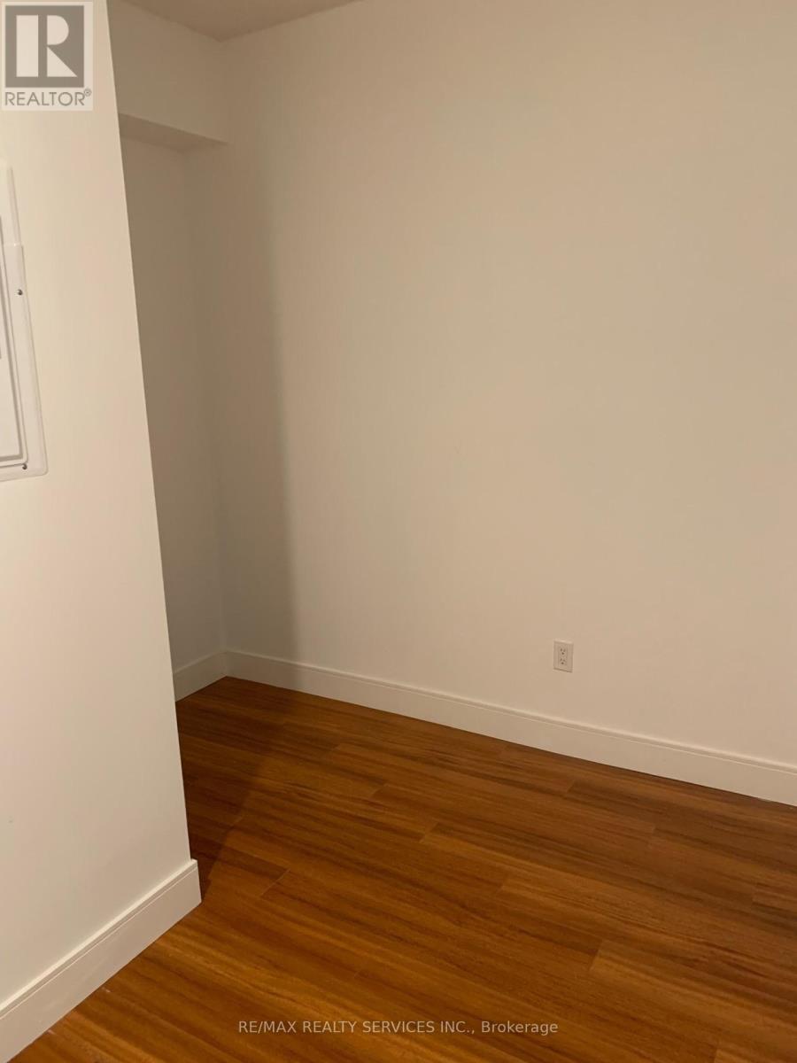 #402 -1 WELLINGTON ST, #402