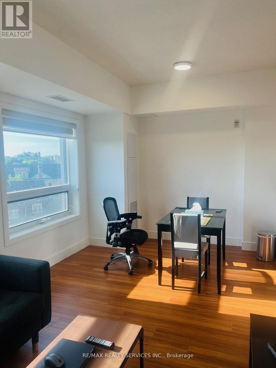 #402 -1 WELLINGTON ST, #402