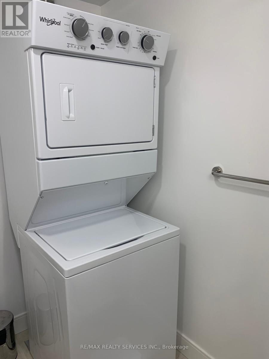 #402 -1 WELLINGTON ST, #402