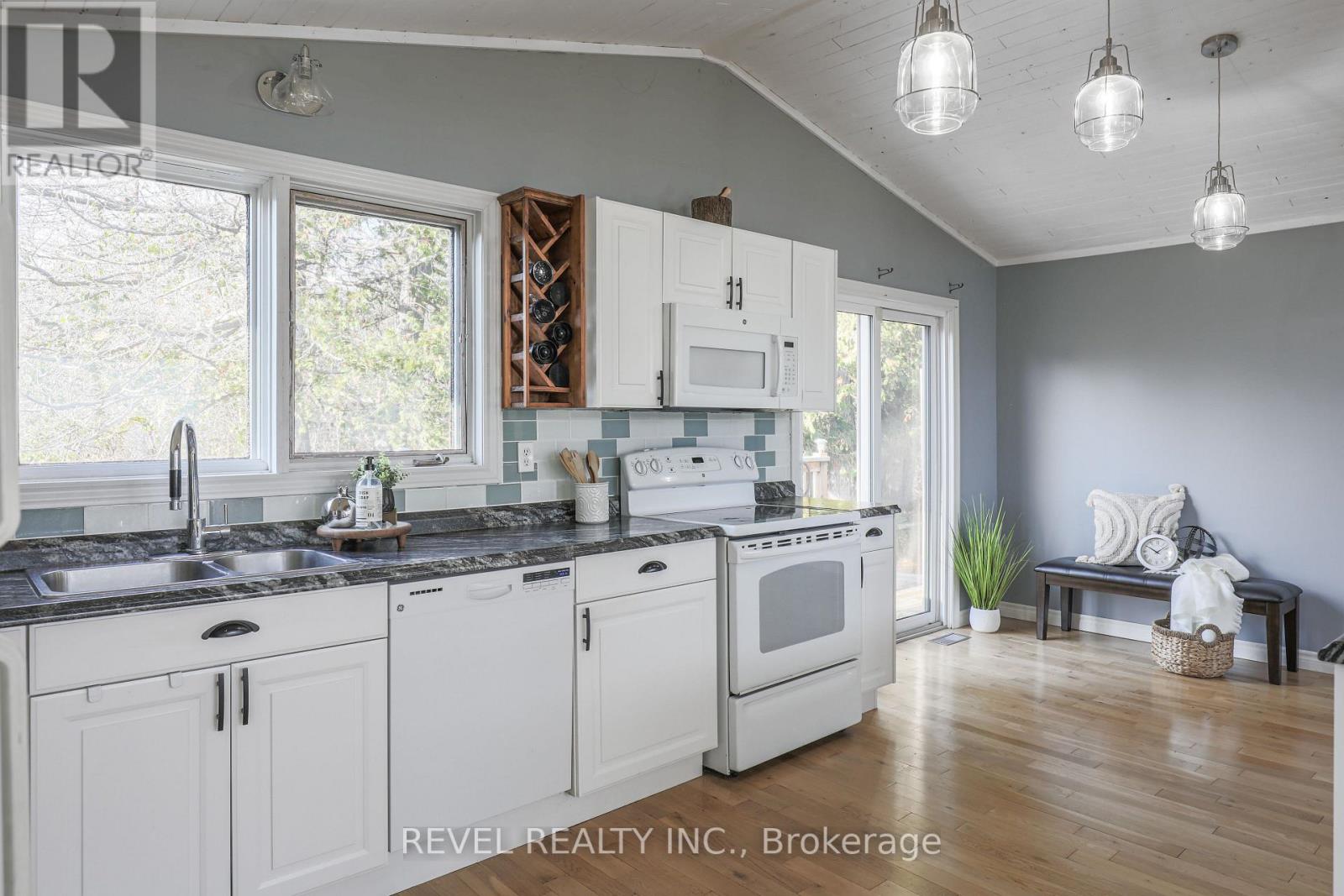 25 LAKEVIEW COTTAGE RD
