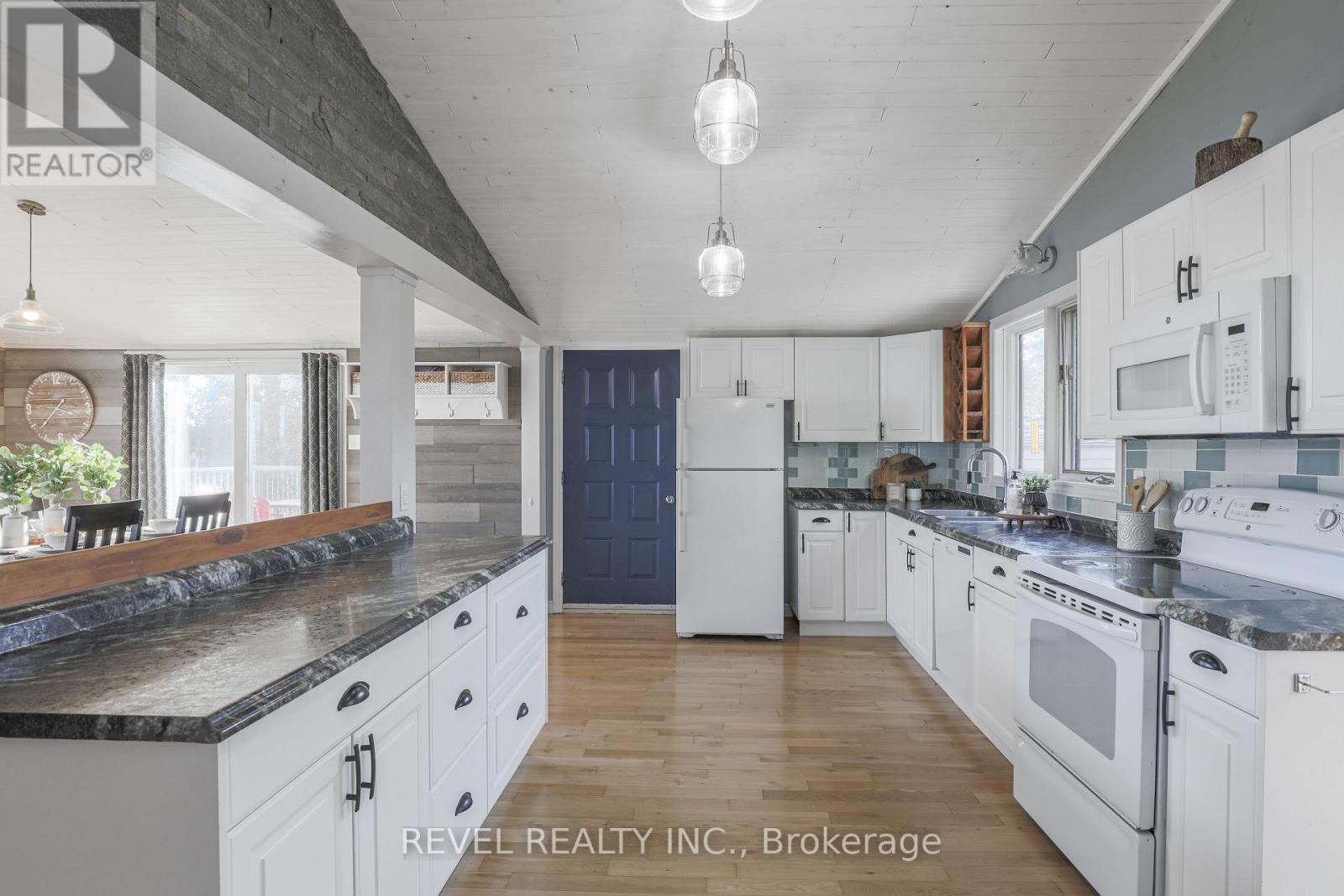 25 LAKEVIEW COTTAGE RD