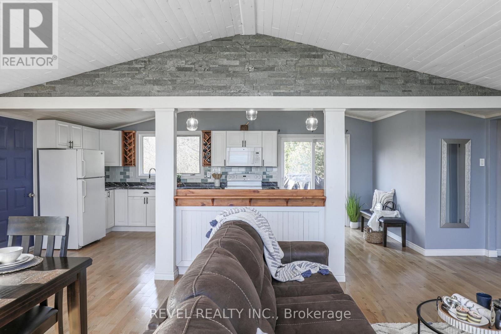 25 LAKEVIEW COTTAGE RD