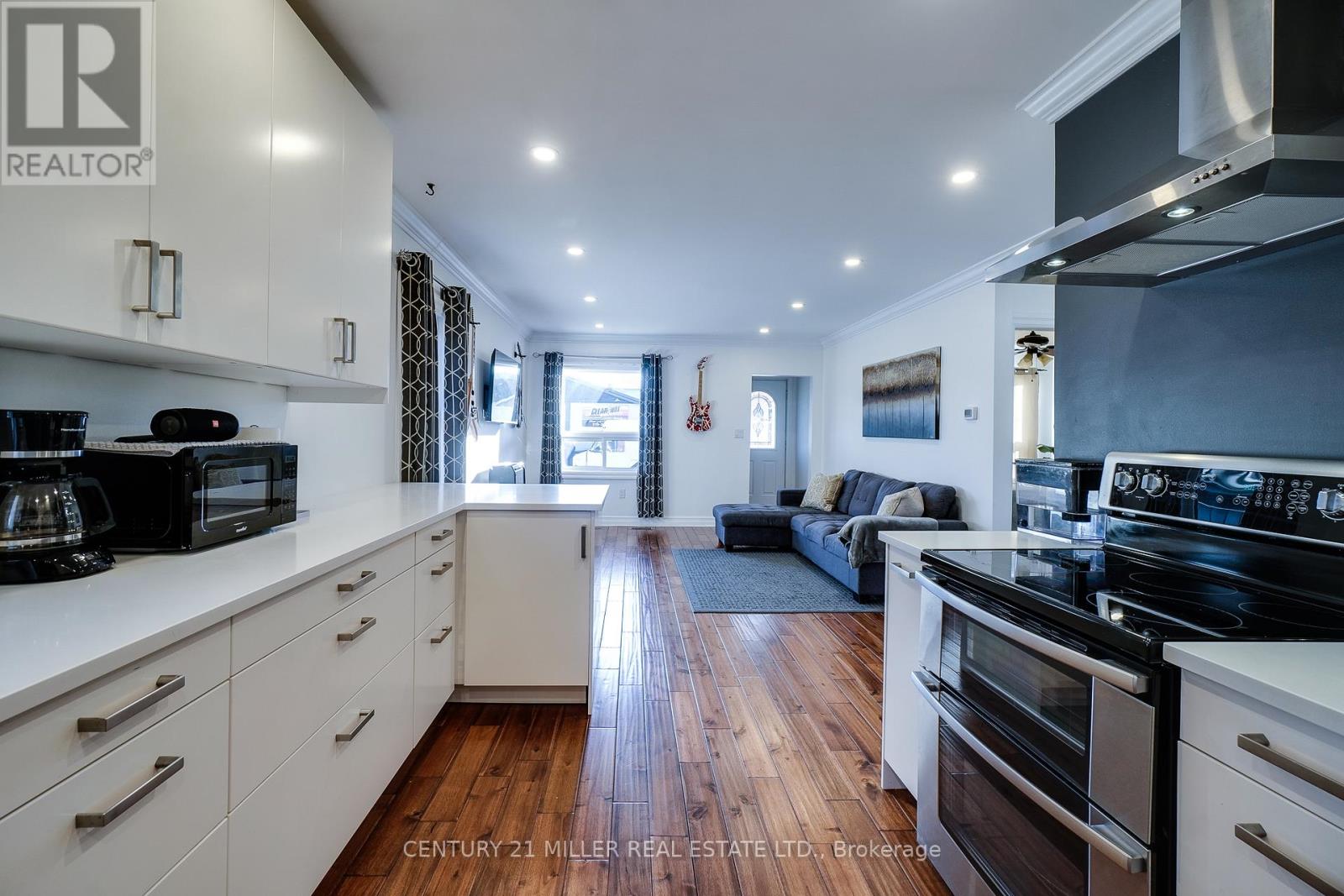 17 READE ST