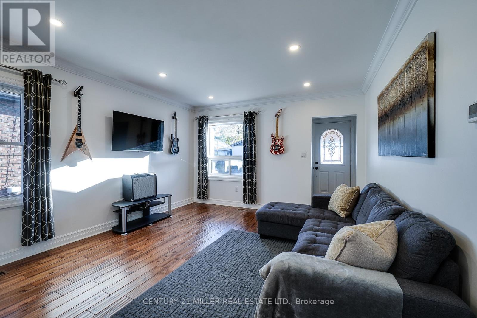 17 READE ST