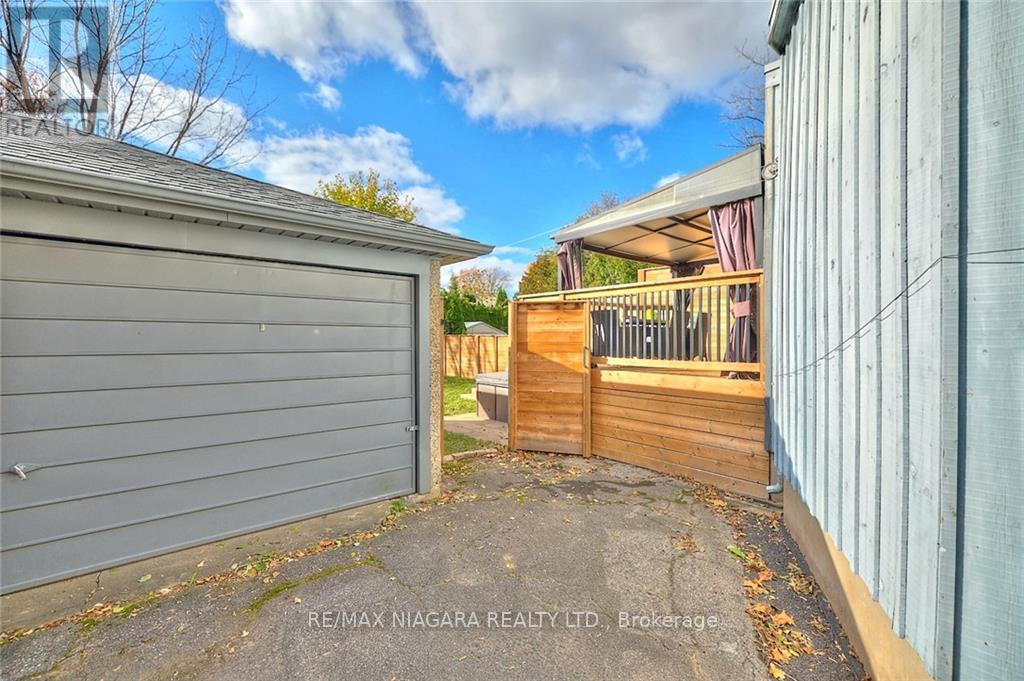 41 THOMAS ST