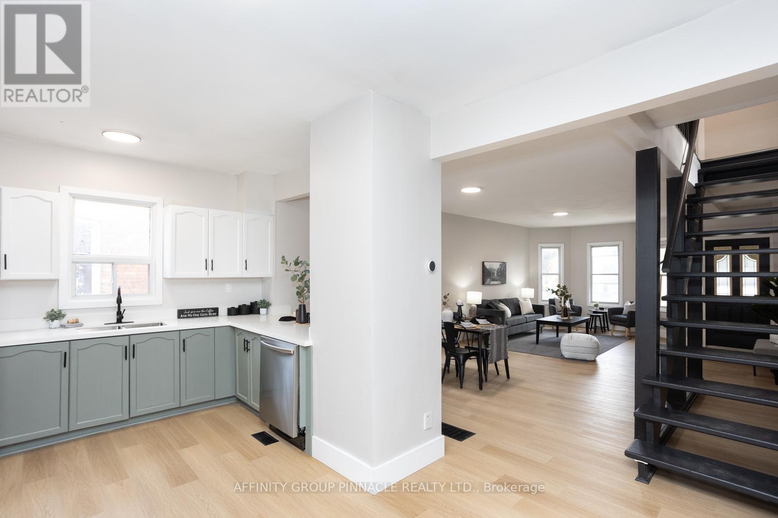 33 ST LAWRENCE ST