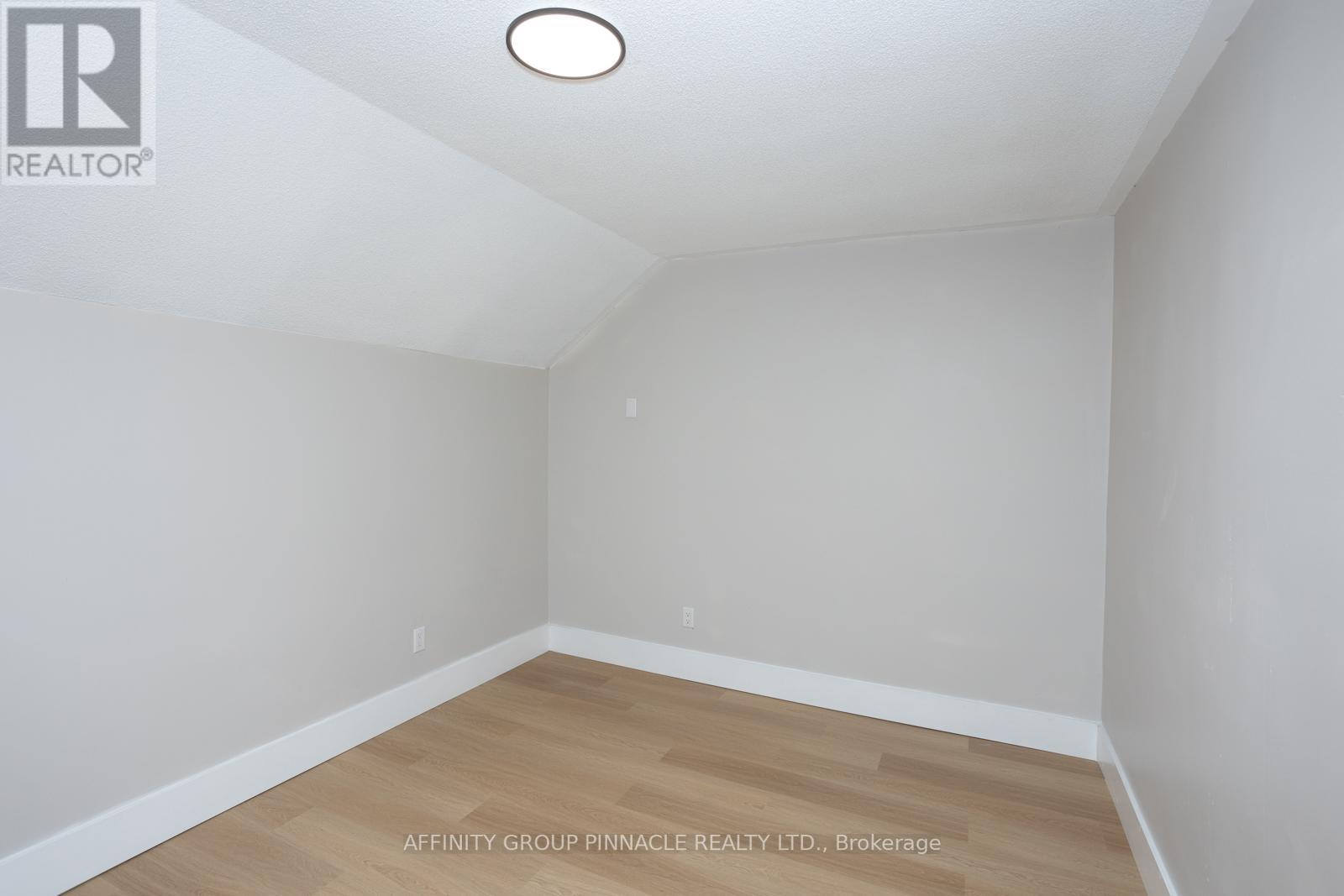 33 ST LAWRENCE ST