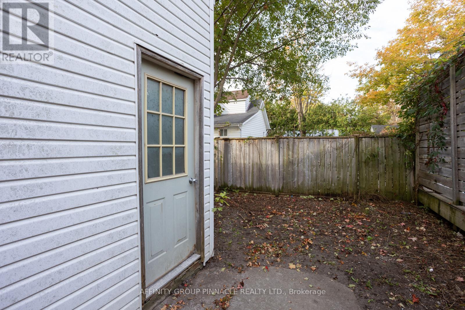 33 ST LAWRENCE ST