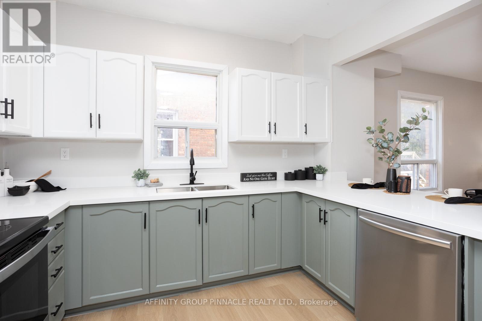 33 ST LAWRENCE ST